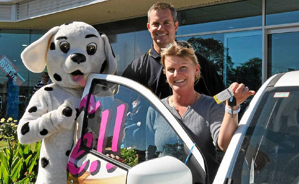 Killarney’s Donna Barnett was the lucky winner of the Mitsubishi Mirage, pictured with Daily News mascot Daily Dalmatian and Graeme Collins Automotive dealer principal David Cassels.